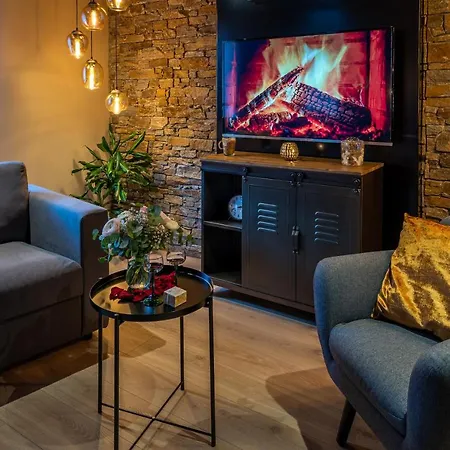 Industrie & - Romantique En Alsace - Privatif Et Garage